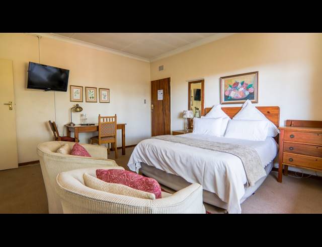 7 BEDROOM FREEHOLD FOR SALE IN DIE HOEWES